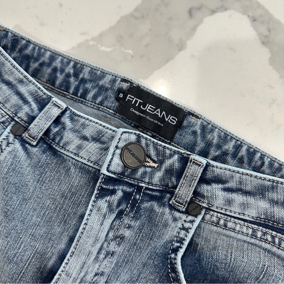 FITJEANS Contour - Acid Wash SMALL - Picture 7 of 7